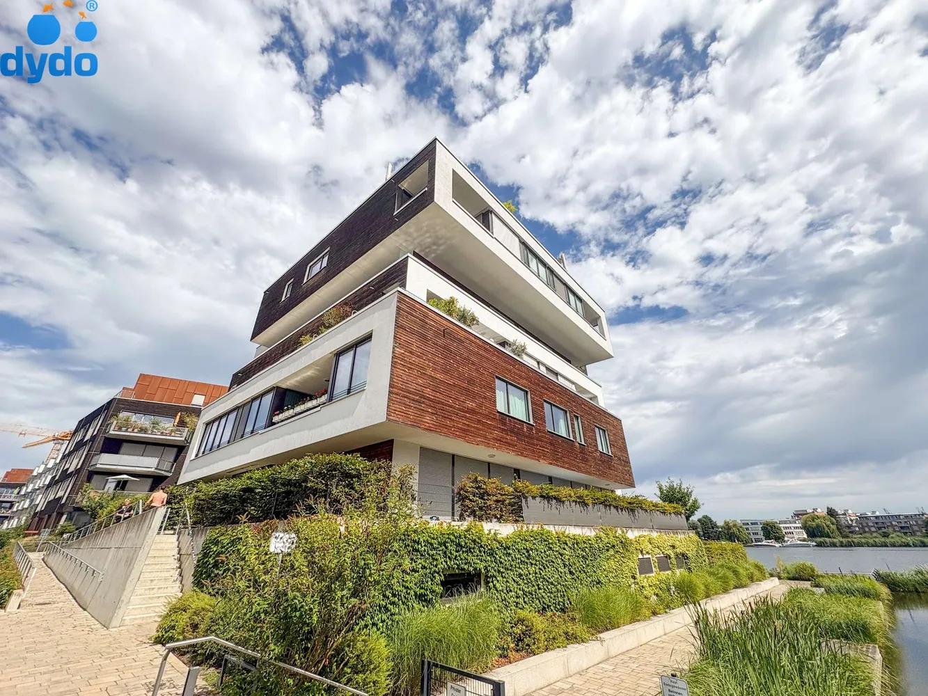 4 Zimmer Wohnung mit 150 m² in Berlin – Bild 1