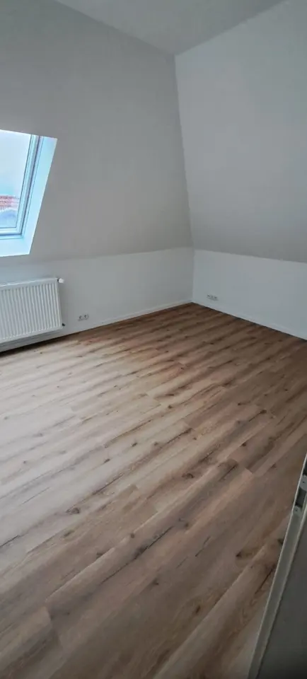 6 Zimmer Wohnung mit 120 m² in Suhl – Bild 1