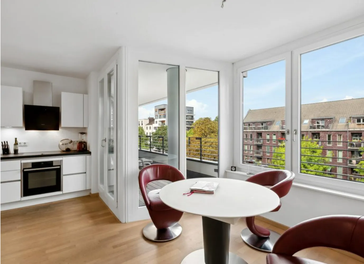 2 room apartment with 63 m² in Düsseldorf – Photo 4