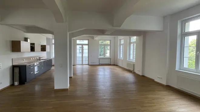 2 Zimmer Wohnung mit 168 m² in Dresden – Bild 1