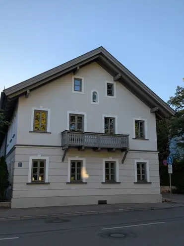 4 Zimmer Wohnung mit 110 m² in München – Bild 1