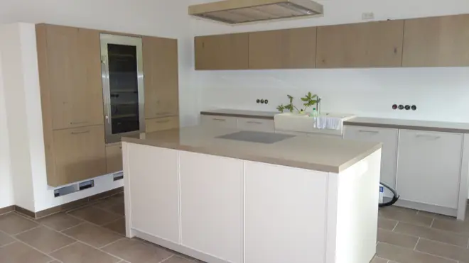 6 Zimmer Wohnung mit 210 m² in Hannover – Bild 2