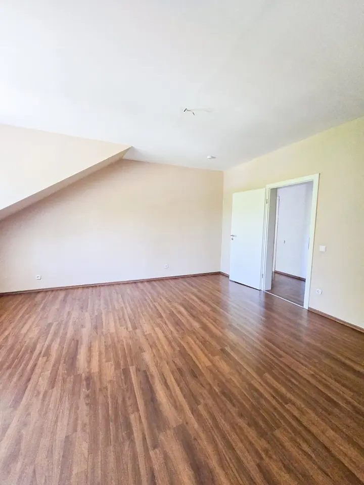 4 Zimmer Wohnung mit 82 m² in Oberhausen – Bild 2
