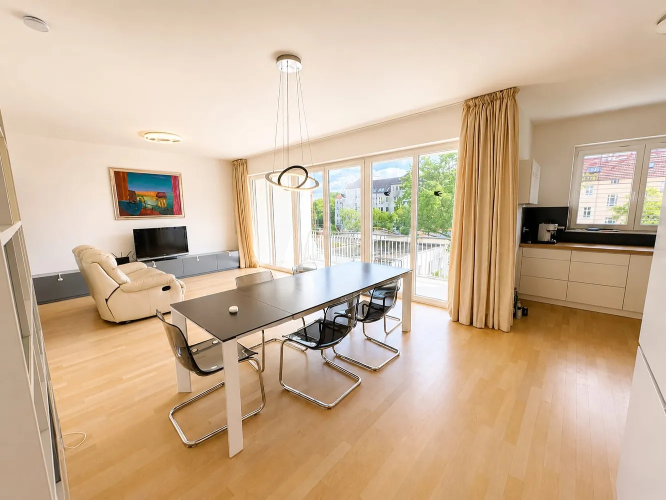 4 Zimmer Wohnung mit 126 m² in Berlin – Bild 1