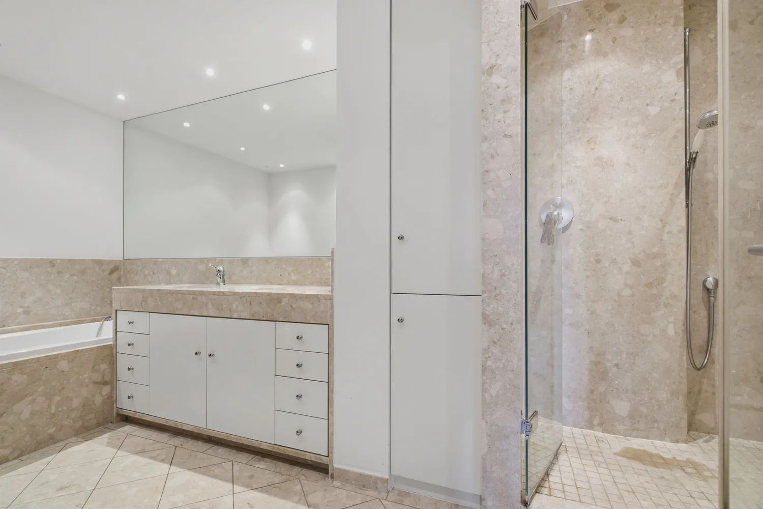 5 Zimmer Wohnung mit 231 m² in Köln – Bild 11