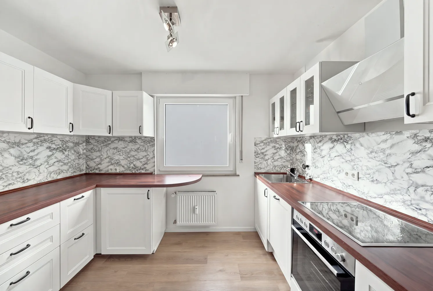 2 Zimmer Wohnung mit 66 m² in Köln – Bild 2