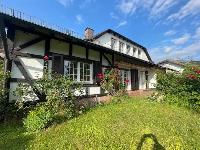 8 Zimmer Haus mit 230 m² in Dreieich – Bild 2