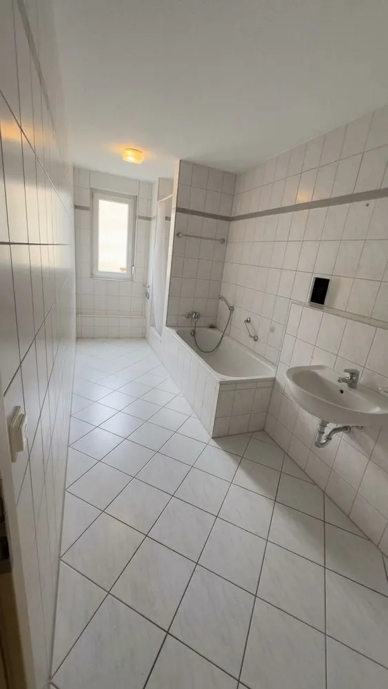 2 Zimmer Wohnung mit 83 m² in Wiesbaden – Bild 3