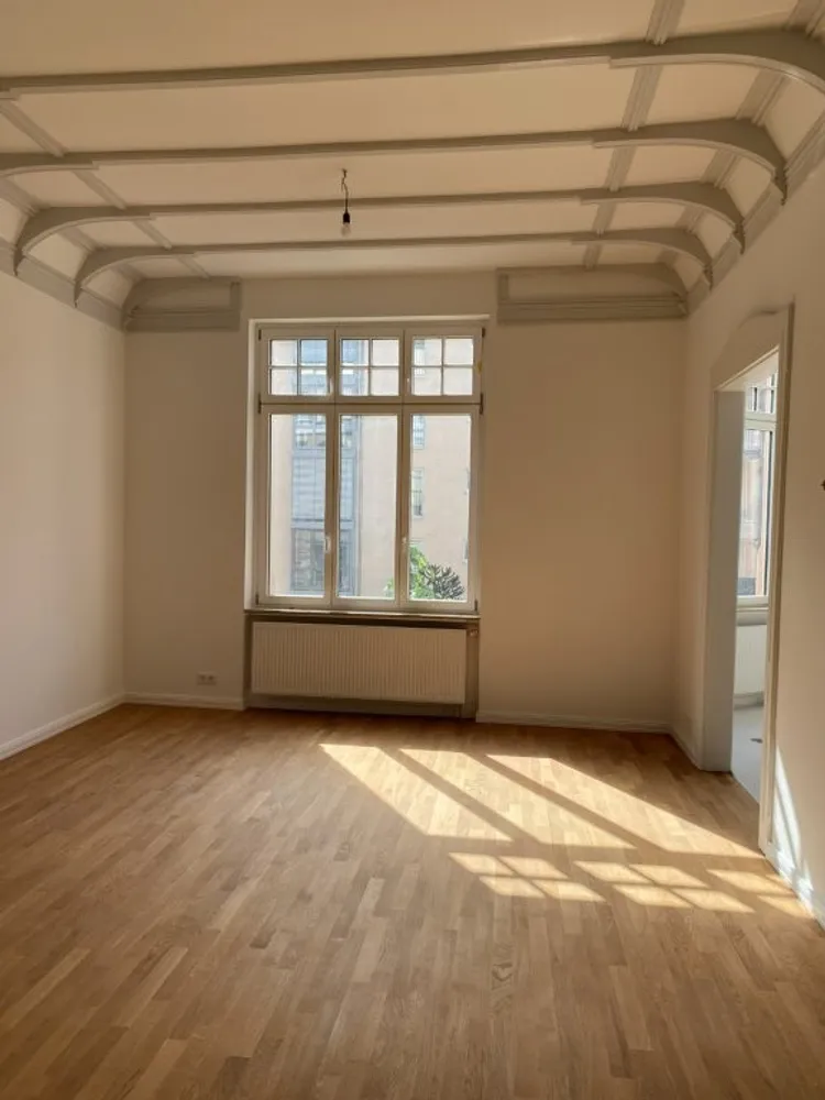 7 Zimmer Wohnung mit 204 m² in Frankfurt am Main – Bild 2