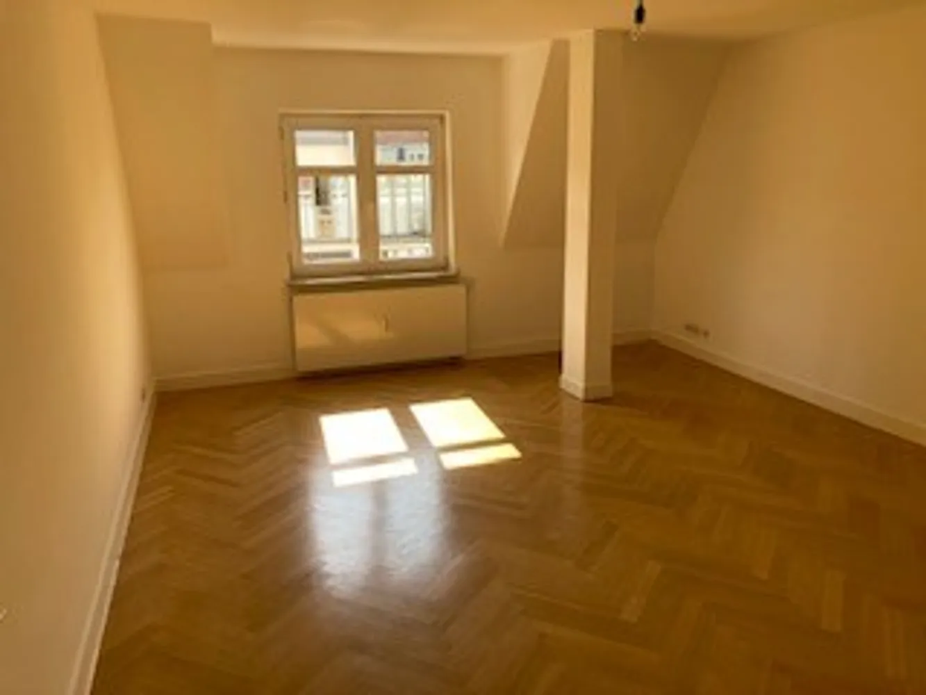 8 Zimmer Wohnung mit 275 m² in München – Bild 2