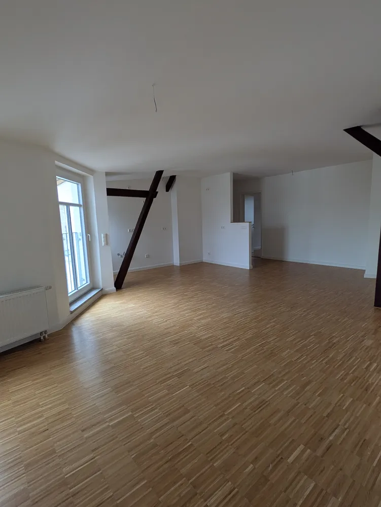 4 Zimmer Wohnung mit 117 m² in Halle (Saale) – Bild 1