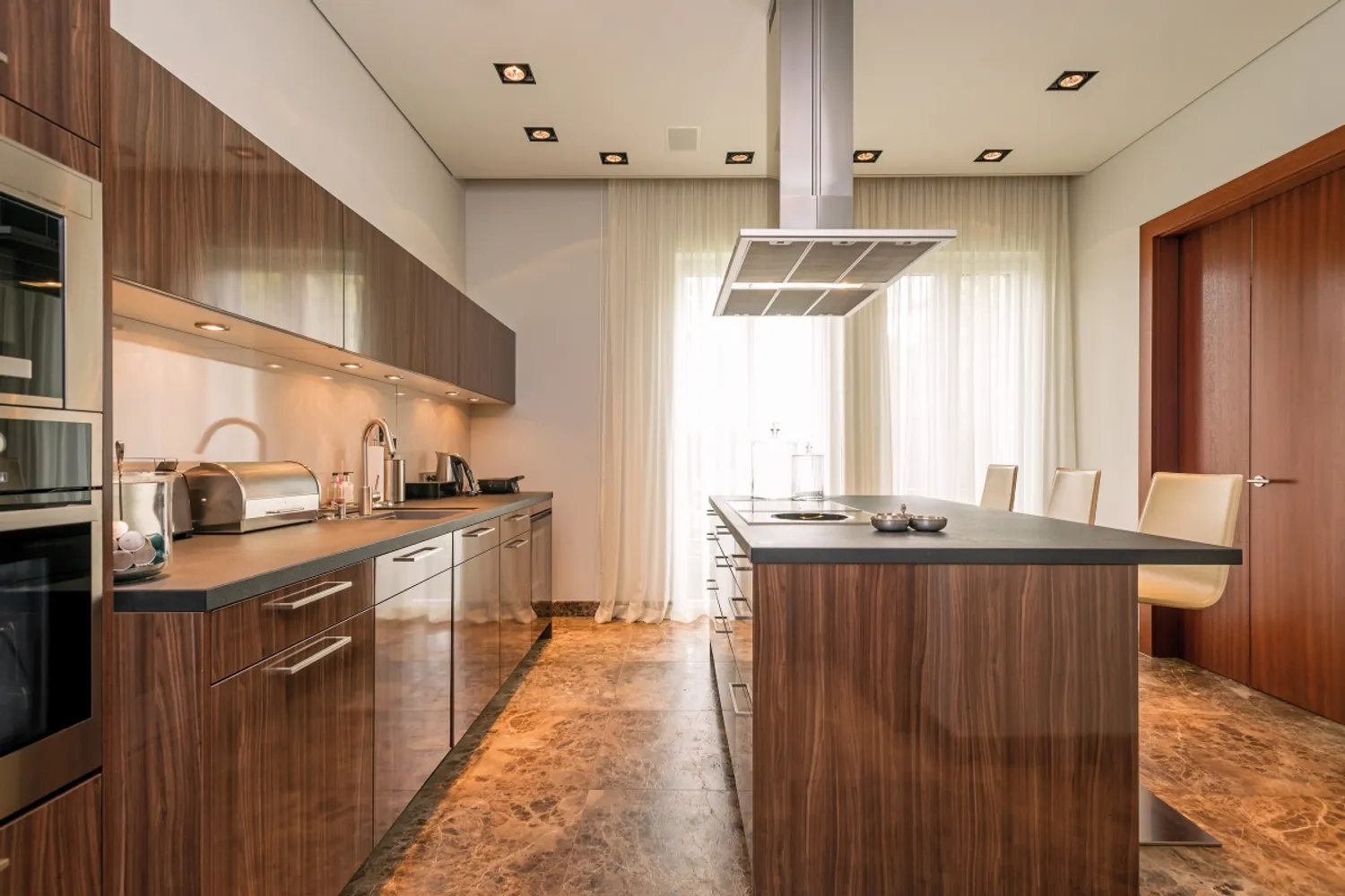 6 Zimmer Wohnung mit 248 m² in Berlin – Bild 2