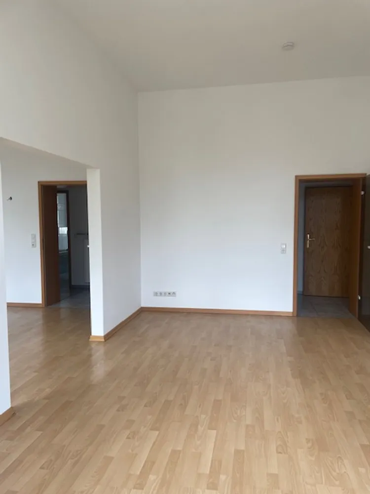 4 Zimmer Wohnung mit 94 m² in Wiesbaden – Bild 2