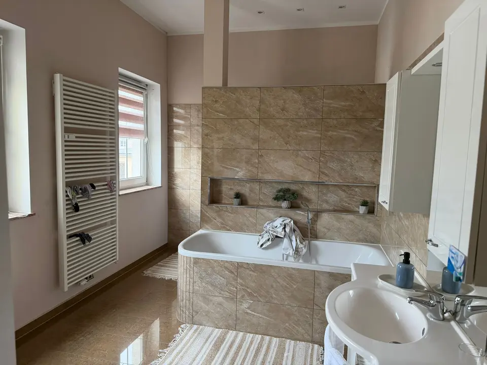 7 Zimmer Wohnung mit 138 m² in Riesa – Bild 2