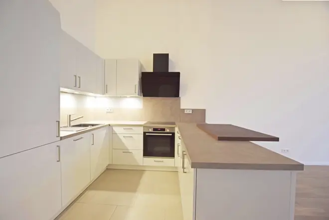 2 Zimmer Wohnung mit 100 m² in Frankfurt am Main – Bild 4