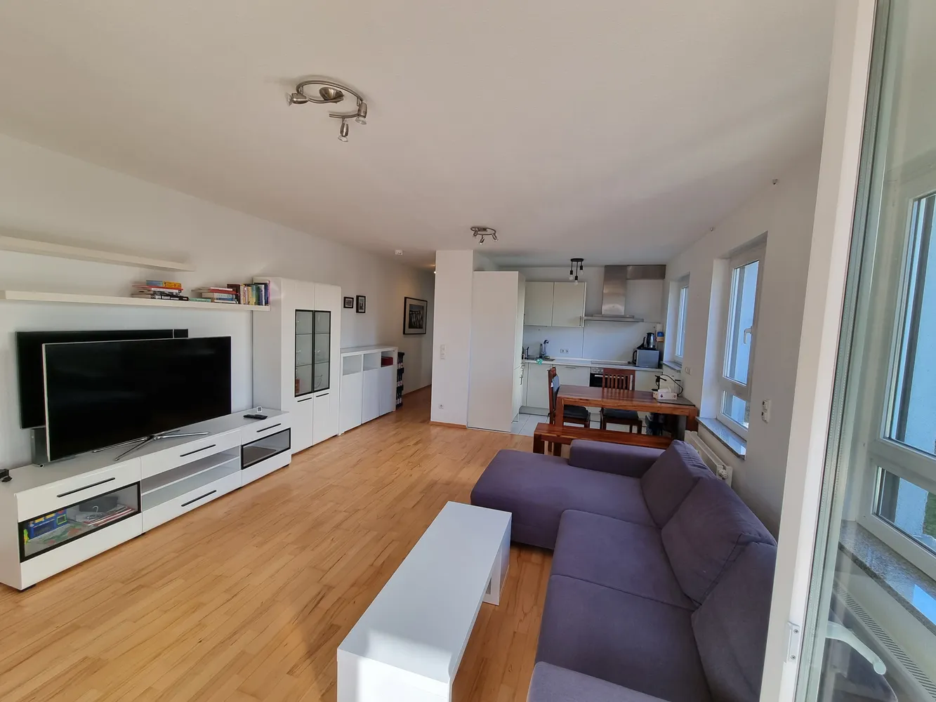 2 room apartment with 58 m² in Frankfurt am Main – Photo 1