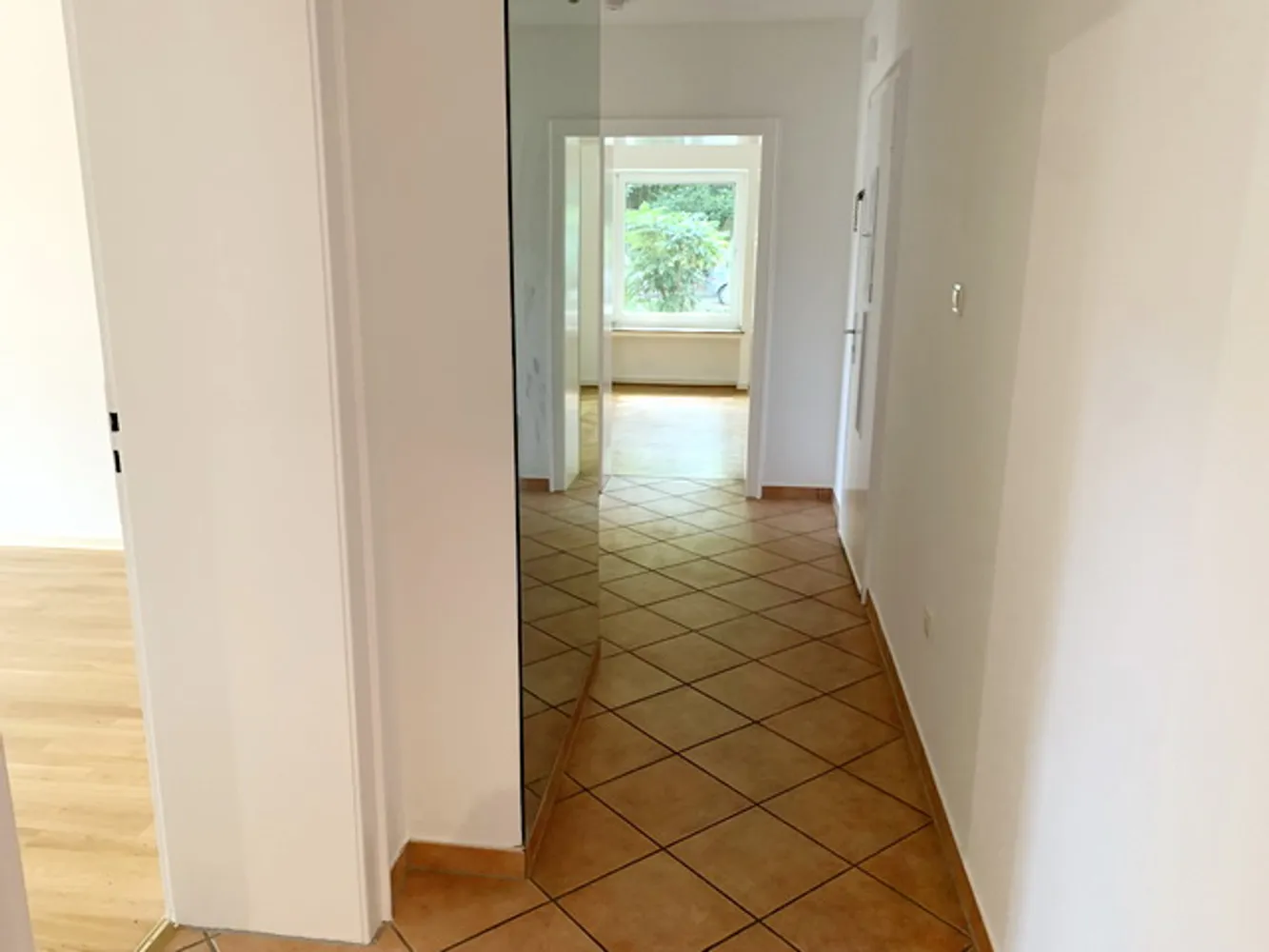 4 Zimmer Wohnung mit 94 m² in Düsseldorf – Bild 3