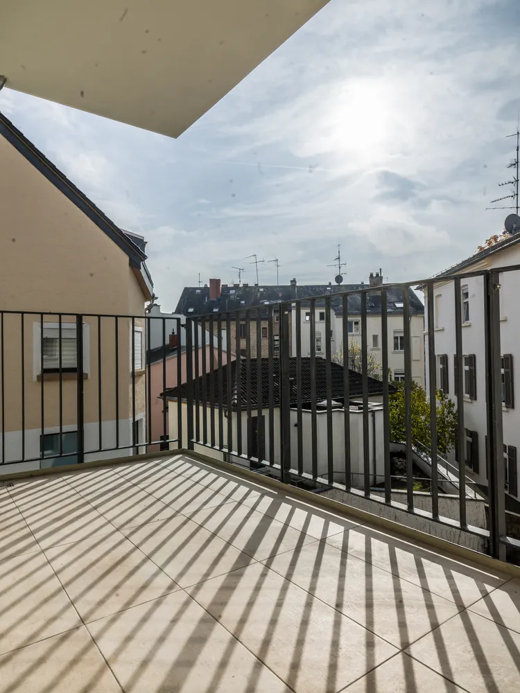 4 Zimmer Wohnung mit 95 m² in Wiesbaden – Bild 2