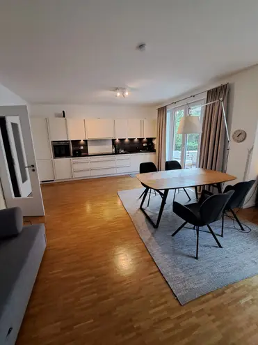 3 Zimmer Wohnung mit 93 m² in Berlin – Bild 2