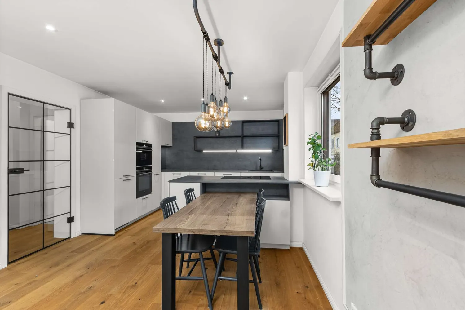 3 Zimmer Wohnung mit 81 m² in München – Bild 2