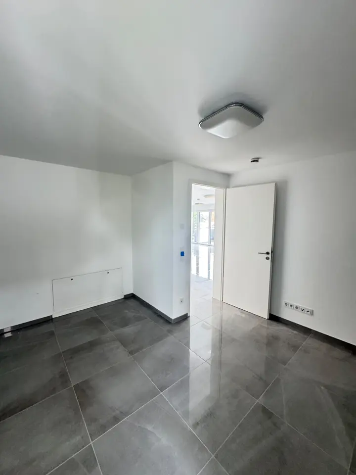 4 Zimmer Wohnung mit 140 m² in Wiesbaden – Bild 3