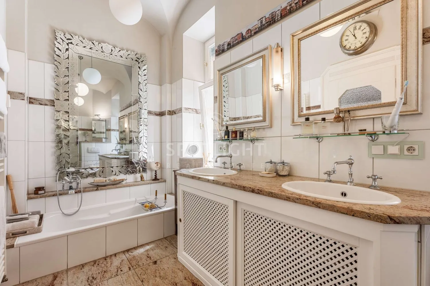 7 Zimmer Wohnung mit 233 m² in München – Bild 3