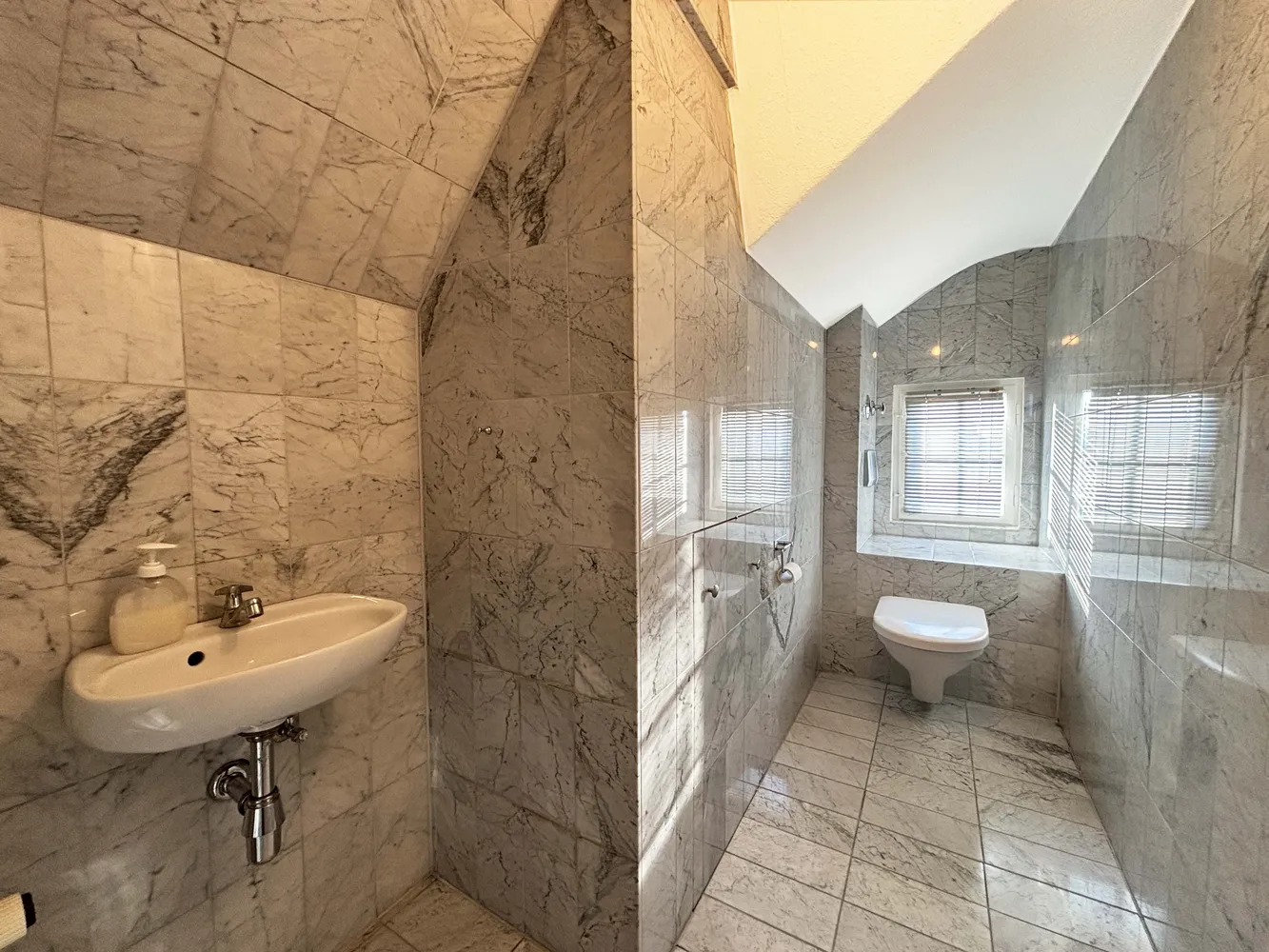 4 room apartment with 108 m² in Stuttgart – Photo 12