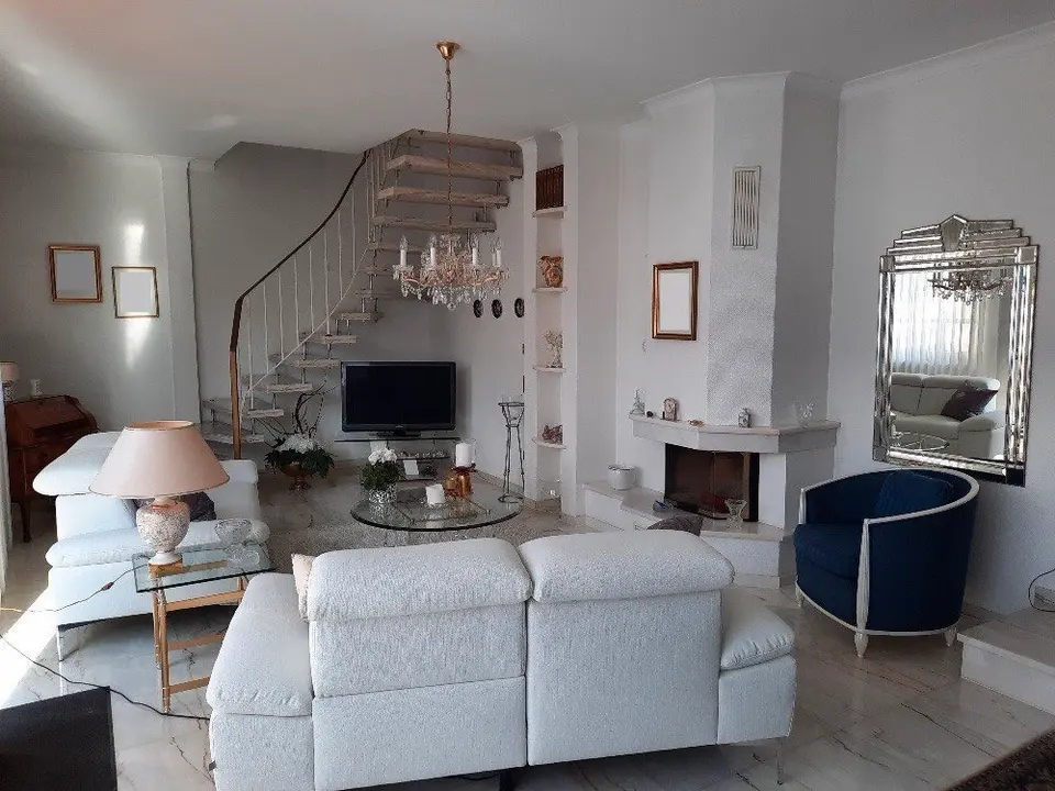 2 Zimmer Wohnung mit 115 m² in Bergisch Gladbach – Bild 2