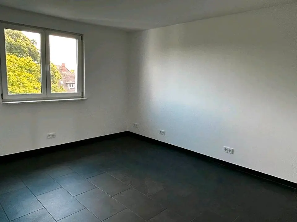 2 Zimmer Wohnung mit 75 m² in Wilhelmshaven – Bild 2