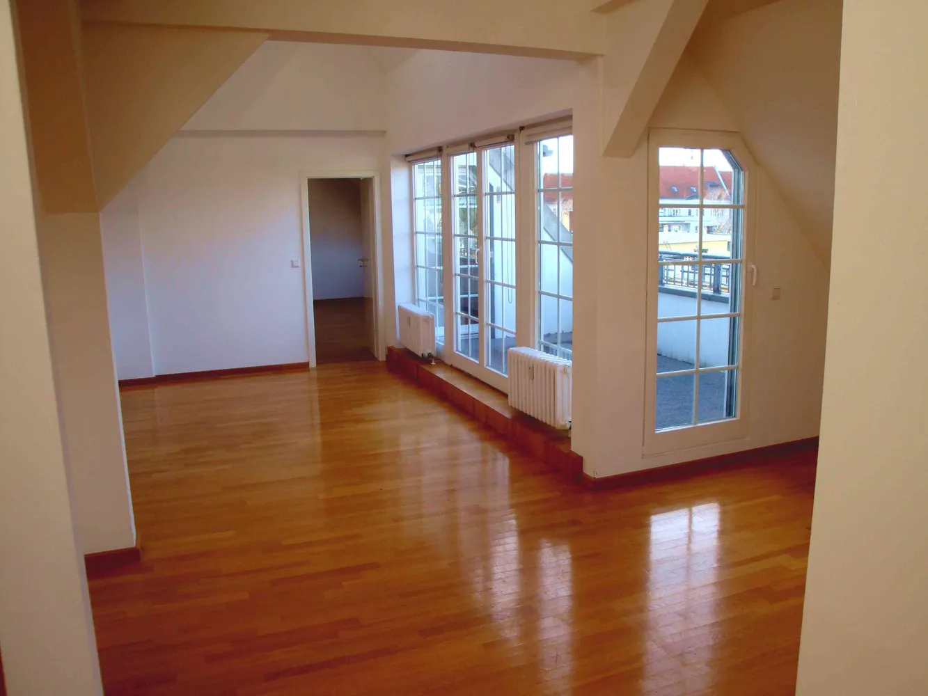 4 Zimmer Wohnung mit 157 m² in Berlin – Bild 1