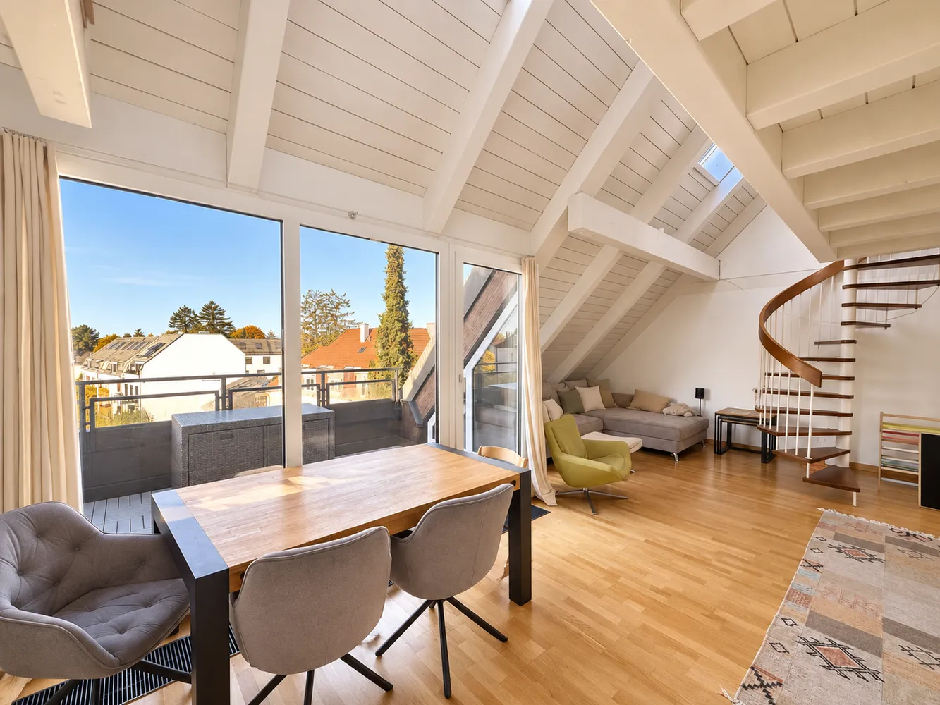 5 Zimmer Wohnung mit 116 m² in München – Bild 1
