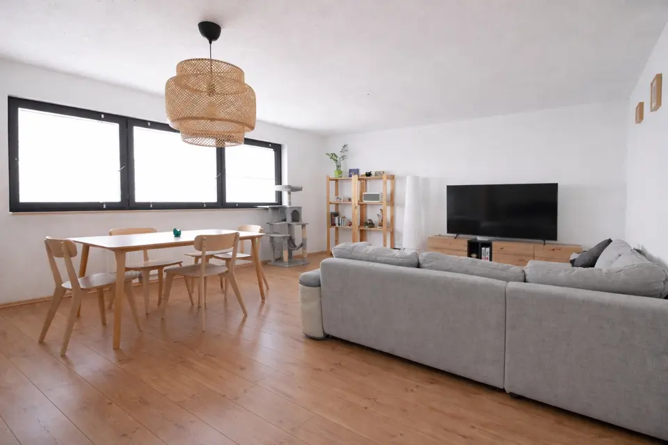 4 Zimmer Wohnung mit 115 m² in Saarbrücken – Bild 2