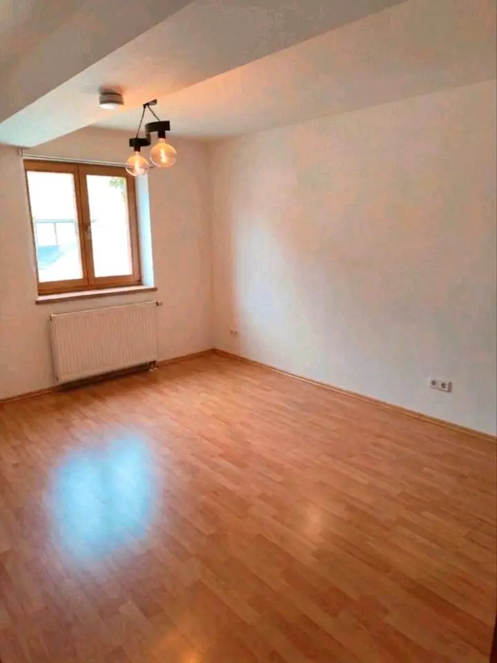 16 Zimmer Wohnung mit 65 m² in Erlangen – Bild 1