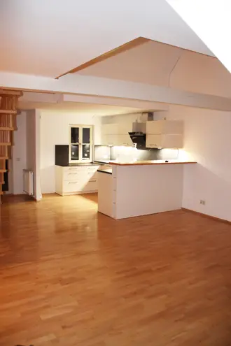 4 Zimmer Wohnung mit 107 m² in Erfurt – Bild 1