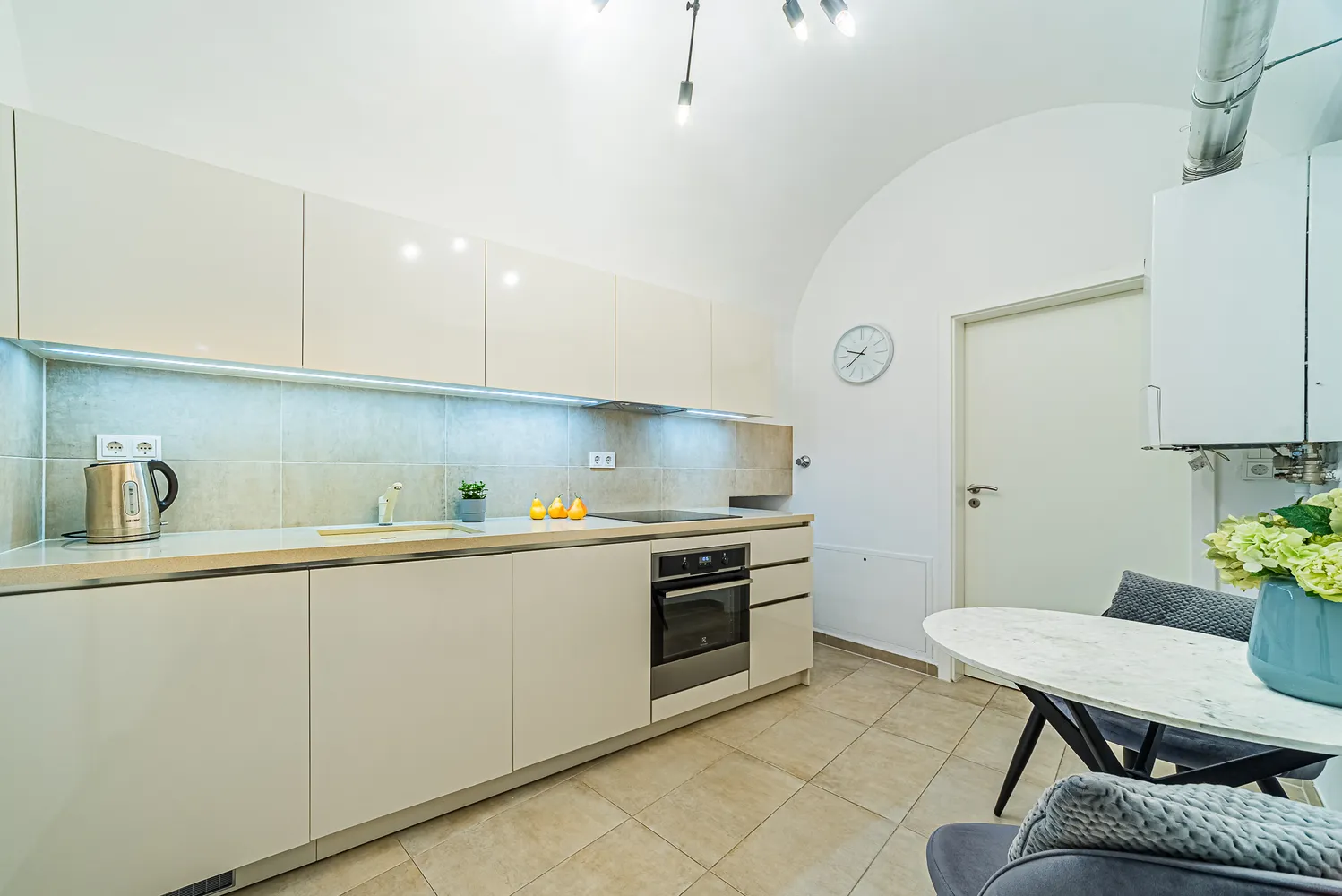 2 room apartment with 55 m² in Frankfurt am Main – Photo 4