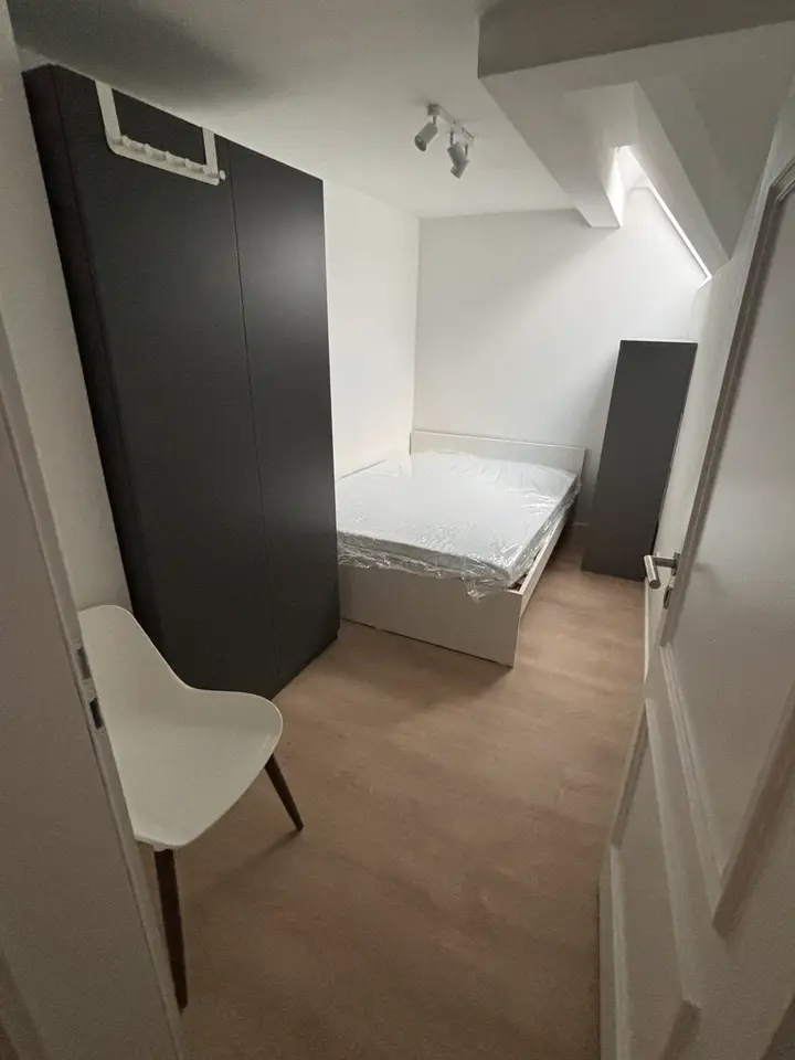 Shared room with 160 m² in Stuttgart – Photo 2