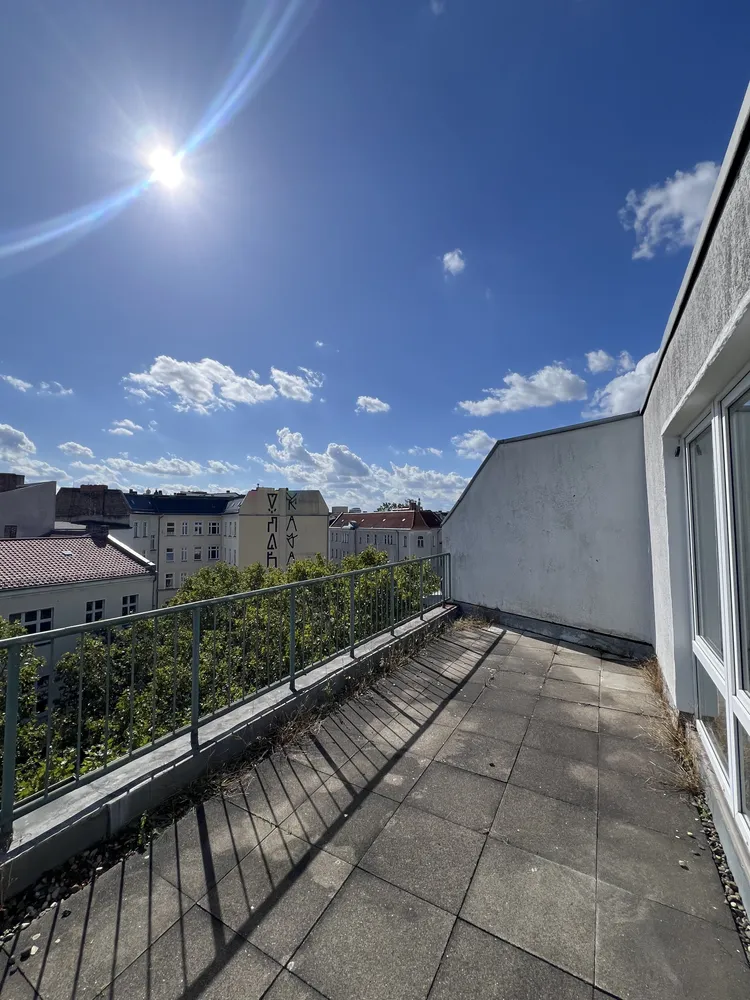 2 Zimmer Wohnung mit 83 m² in Berlin – Bild 1