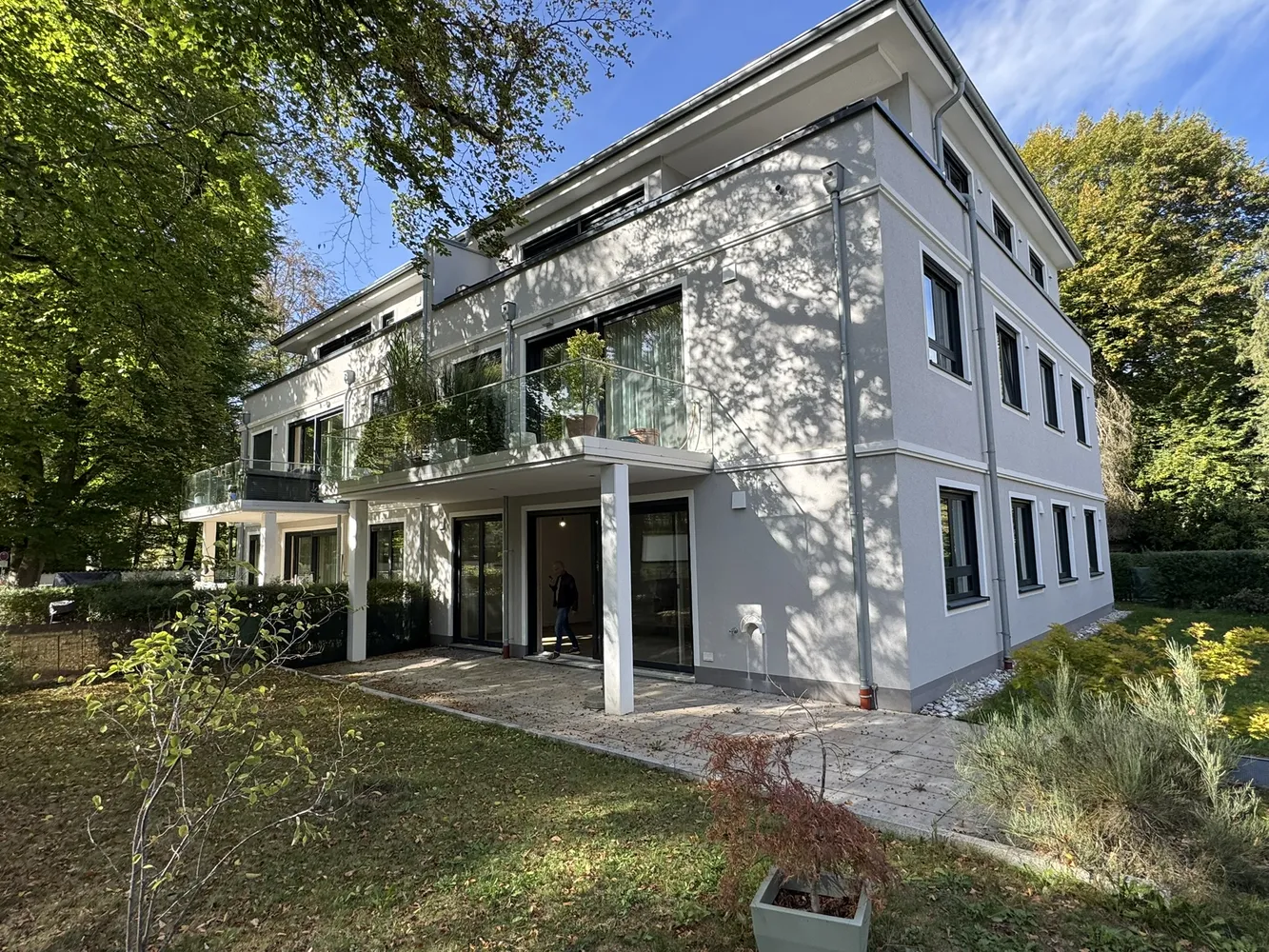 4 Zimmer Wohnung mit 142 m² in München – Bild 1
