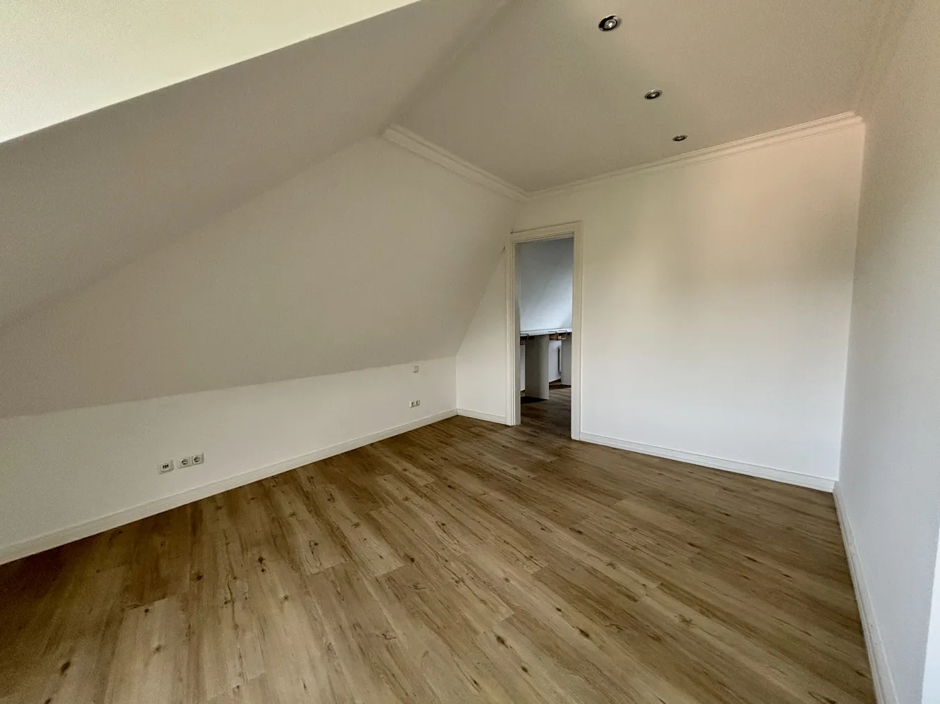 5 Zimmer Wohnung mit 126 m² in Pinneberg – Bild 6