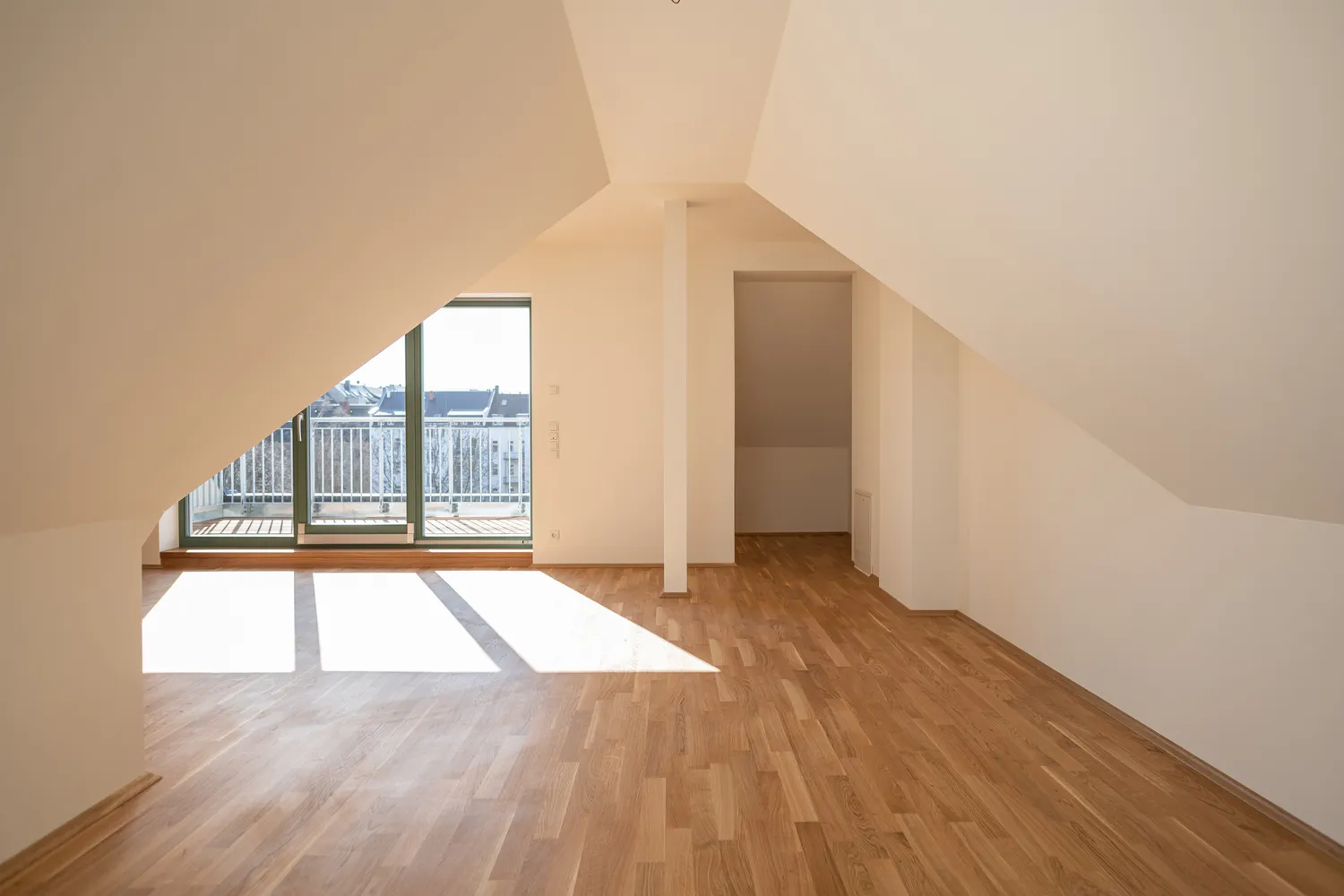 4 Zimmer Wohnung mit 125 m² in Chemnitz – Bild 2