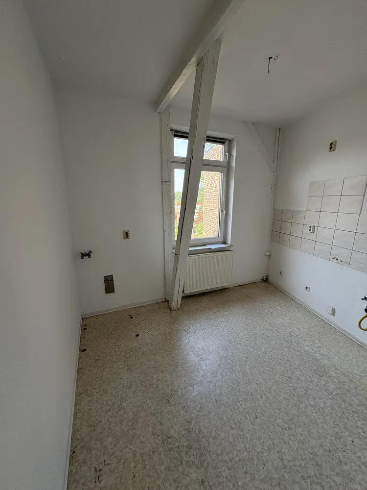 4 Zimmer Wohnung mit 100 m² in Halle (Saale) – Bild 1