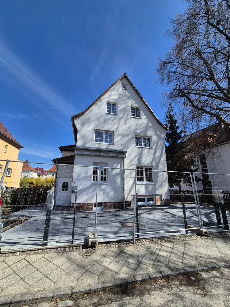 8 room house with 195 m² in Leipzig – Photo 1