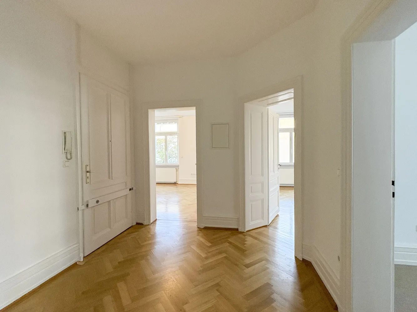 4 Zimmer Wohnung mit 109 m² in Frankfurt am Main – Bild 2
