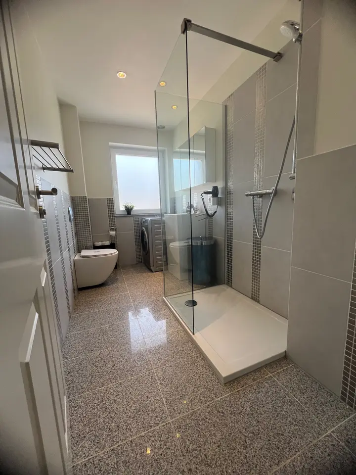 6 Zimmer Wohnung mit 277 m² in Neumünster – Bild 4