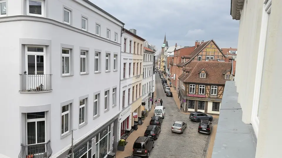 4 Zimmer Wohnung mit 113 m² in Schwerin – Bild 2