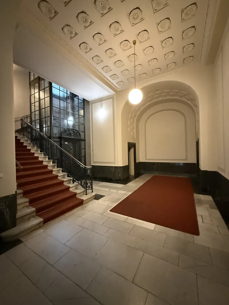 4 Zimmer Wohnung mit 154 m² in Berlin – Bild 1
