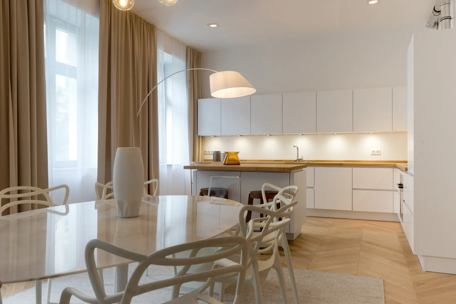 4 Zimmer Wohnung mit 130 m² in Berlin – Bild 2