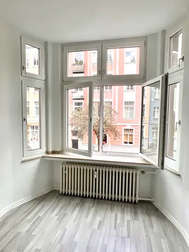 2 Zimmer Wohnung mit 85 m² in Düsseldorf – Bild 2
