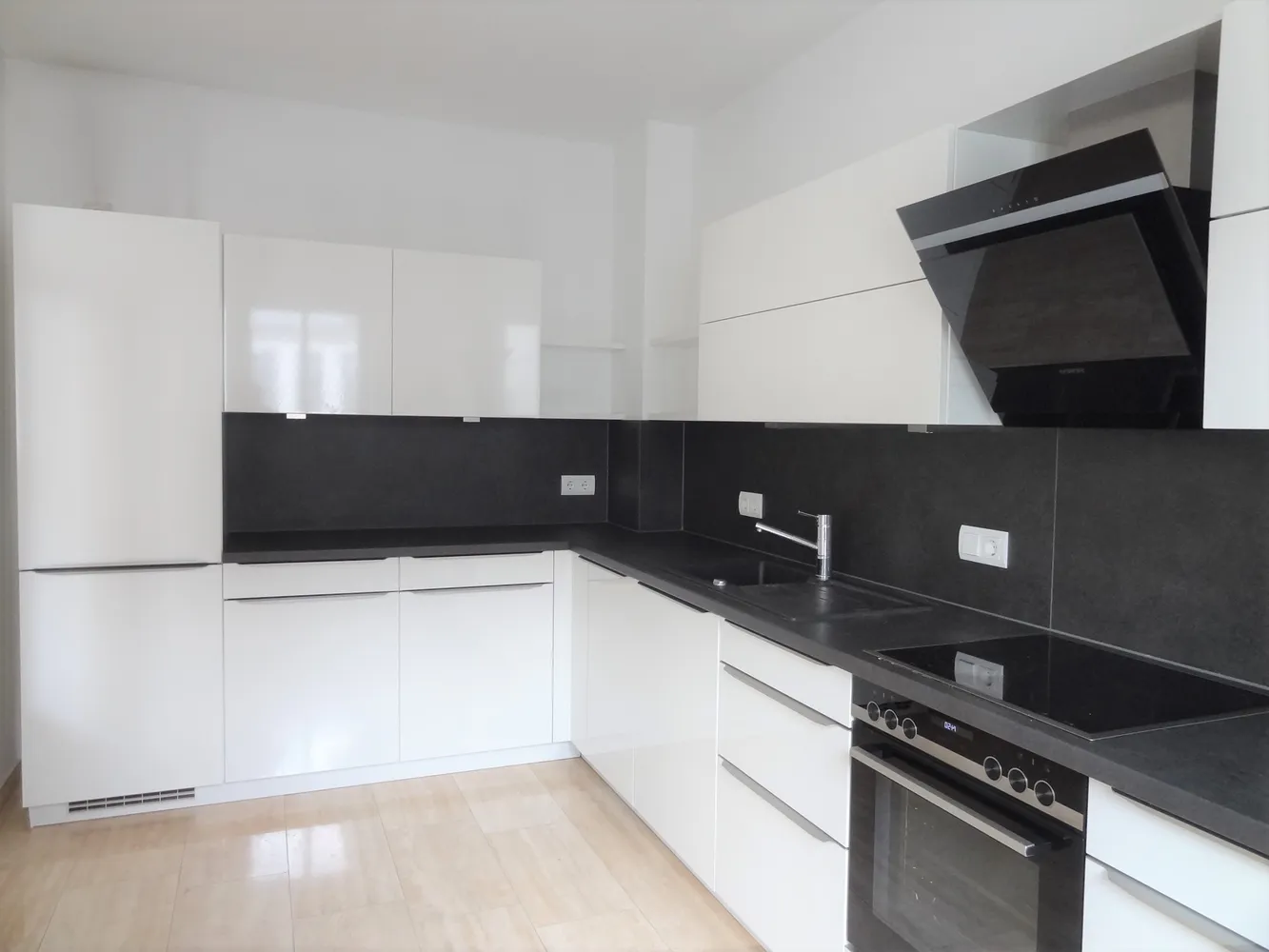 4 Zimmer Wohnung mit 127 m² in Dresden – Bild 2