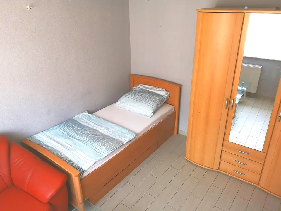 WG-Zimmer mit 220 m² in Grevenbroich – Bild 2